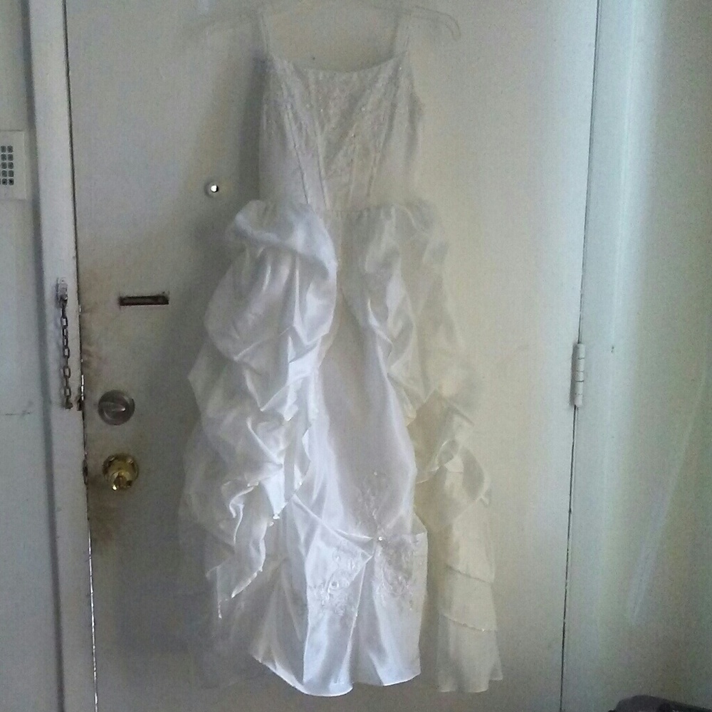 Gown - Picture 8 of 8